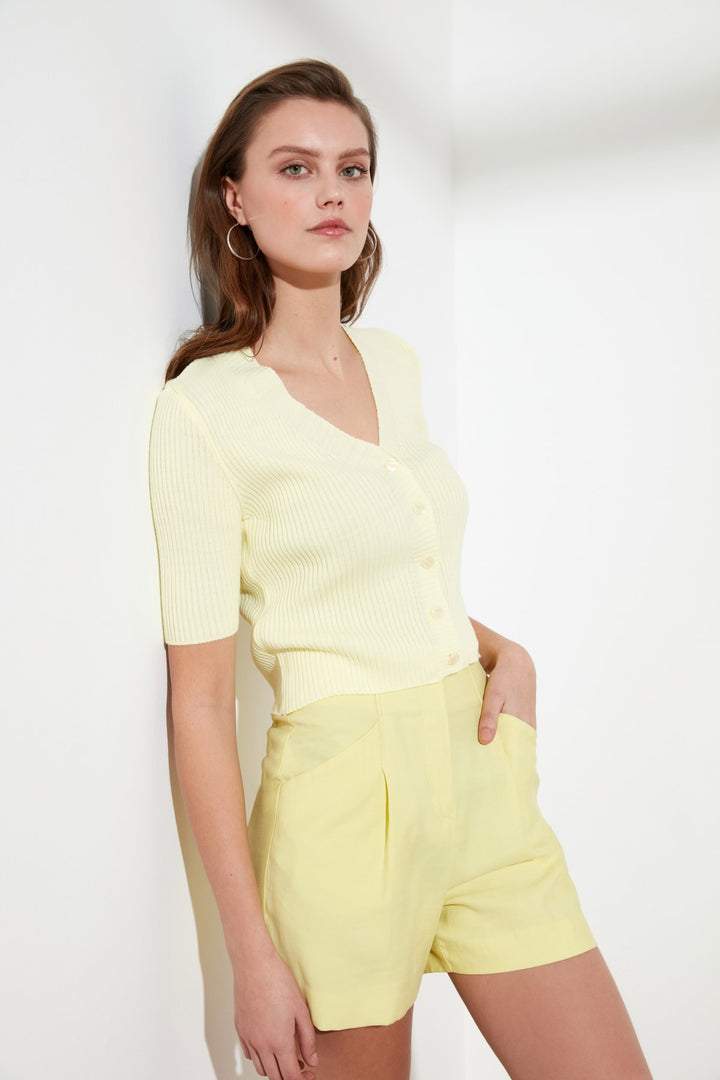 Wetsuit Tops |  Trendyolmilla Button Detailed Crop Knitwear Cardigan Twoss21Hı0037.