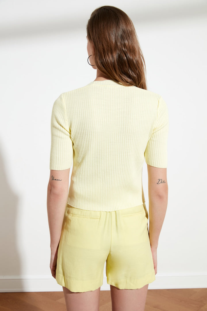 Wetsuit Tops |  Trendyolmilla Button Detailed Crop Knitwear Cardigan Twoss21Hı0037.
