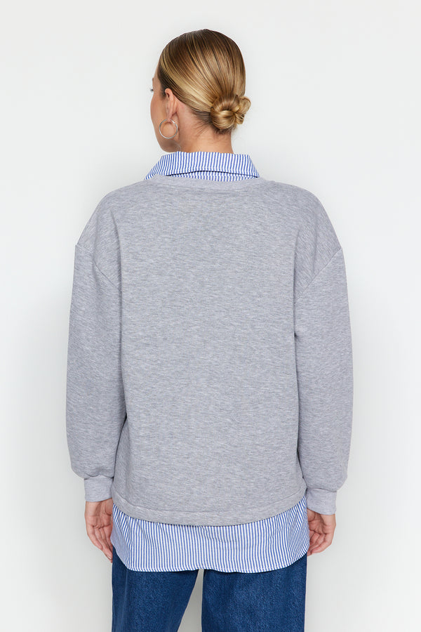 Gray Melange Shirt Collar with Poplin Detail Thick Fleece Inside Regular Fit Knitted Sweatshirt TWOAW24SW00281.