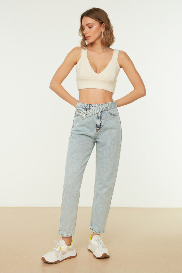 TRENDYOLMİLLA Waist Detailed High Waist Mom Jeans TWOAW21JE0119