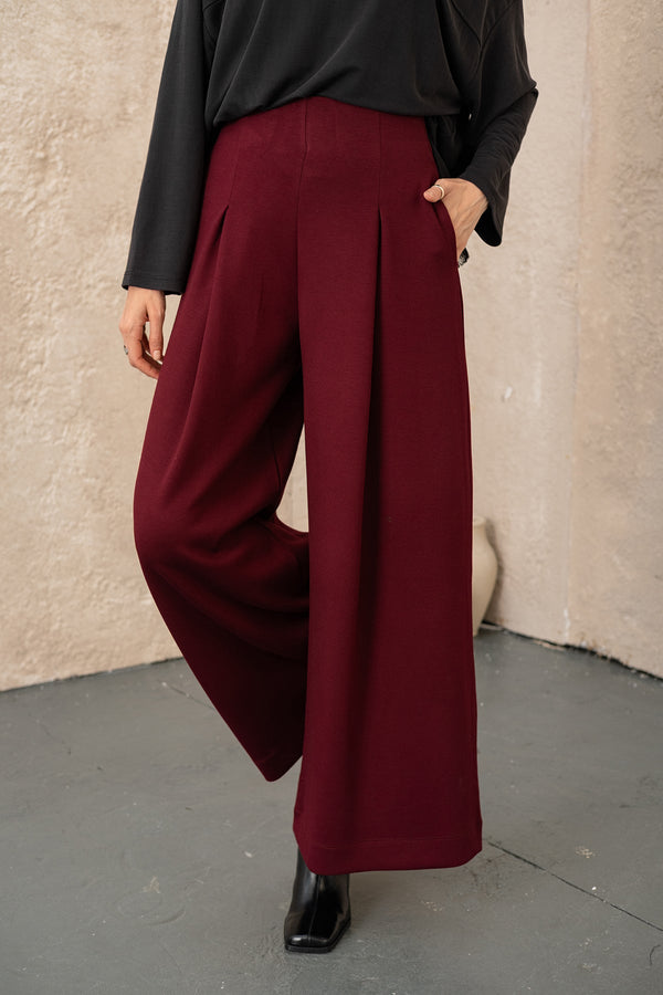 Pleat Detail Trousers – Burgundy