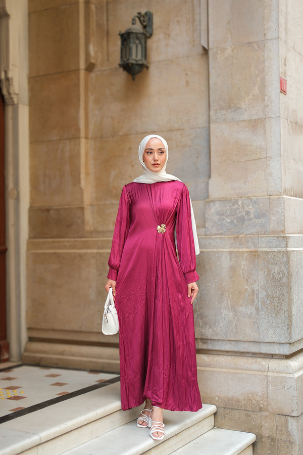 Wrinkled Dress With Front Brooch Detail - Burgundy